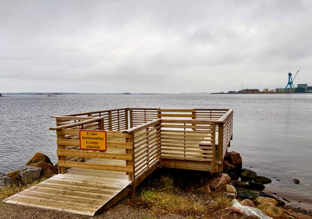 Portaat poistettiin Mummolaiturilta – uimareilta sataa kritiikkiä