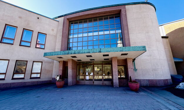 ihania naisia rannalla ja kiinnostavia kirjailijoita kaupungintalolla. Siis – mitäs nyt?